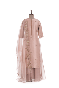 ANARBEL SUIT - The Pink Gota 